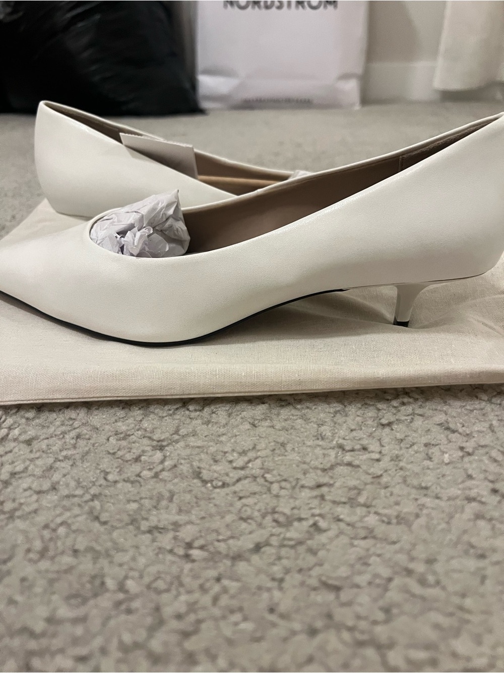 Zara NWT sz 10, leather pointed toe white kitten heel pumps - Women